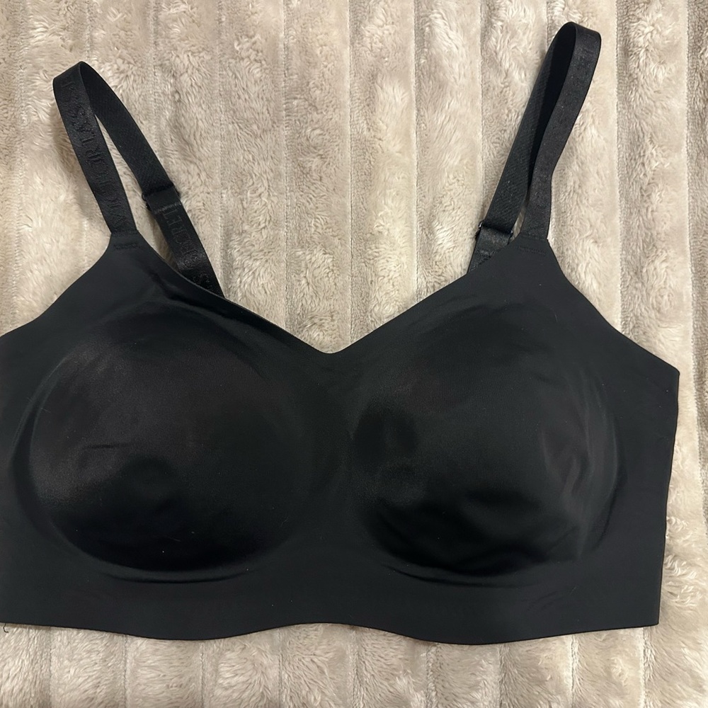 Victoria’s Secret Seamless Black Bra Medium- DD